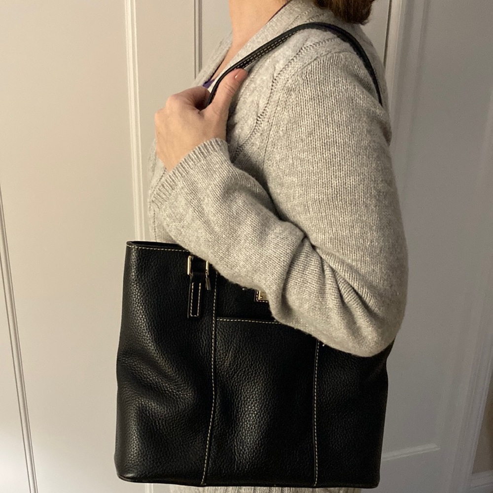 Dooney & Bourke Black Leather Shoulder Bag with Contrast Stitching - Picture 7 of 8